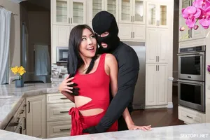 Chuyến đi công chuyện, em thư ký bị gã cấp trên đáng ghét xuất tinh ngập bím