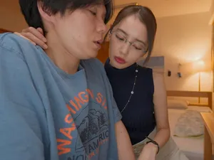 Cô cổ động viên hư hỏng bị địt mạnh và xuất tinh vào âm đạo - POV