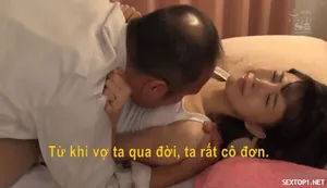 Cậu nhân viên làm tình quản lý nữ suốt đêm khi vào nhà trọ trú mưa