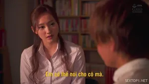 Người chồng thì miệt mài làm việc, Cô vợ trốn một bên cho quản lý móc bím