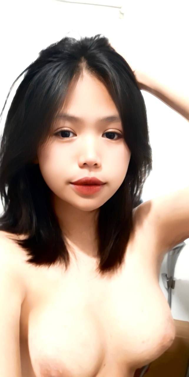 Con gái muốn được trưởng thành… bằng cách gạ tình bố dượng