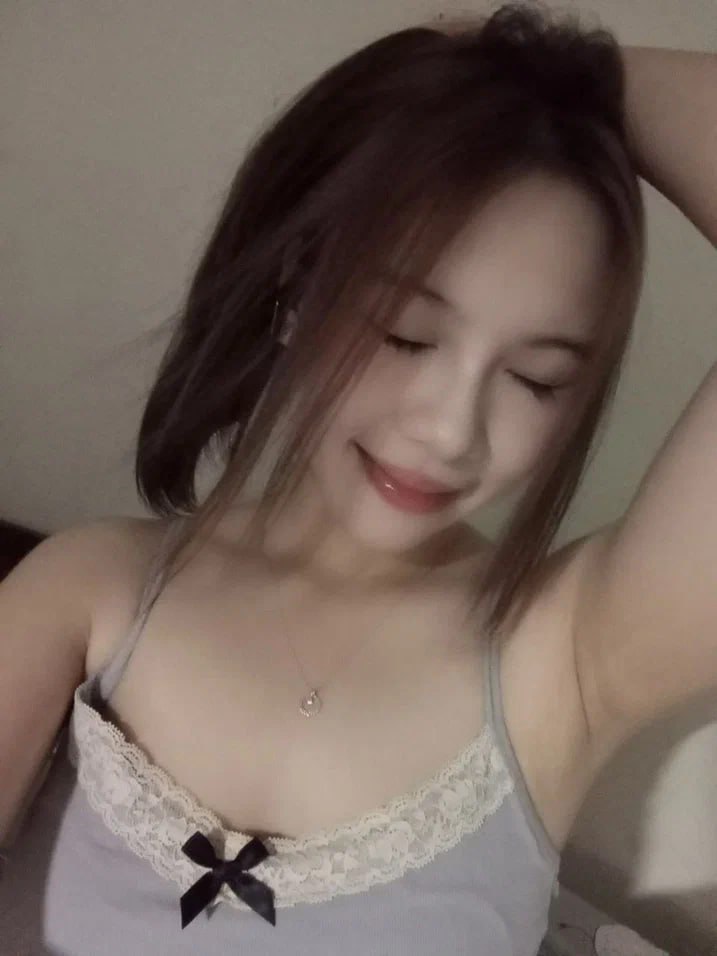 Con trai lười học ở tuổi dậy thì, má chơi lớn thuê hẳn 4 cô gia sư phục vụ